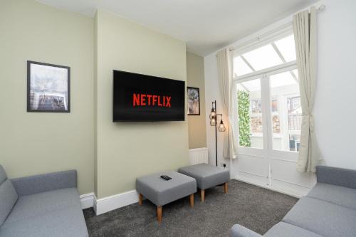 Open Mind Property - 16 Guests & Free Parking