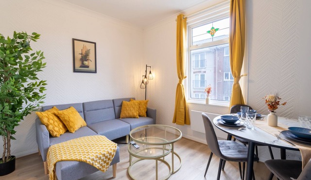 Open Mind Property - 4 Beds & Free Parking