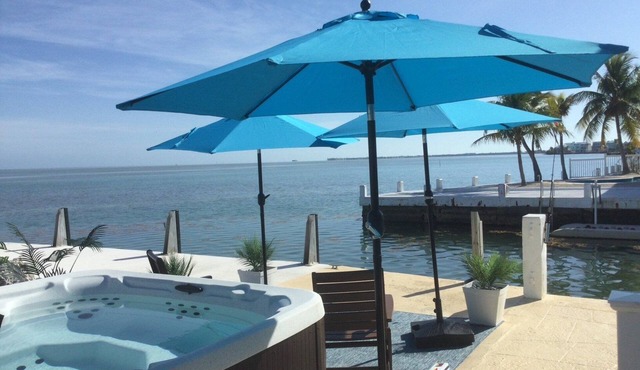Open Ocean View, Private Hot Tub, Ice Machine, Moor 26' Boat!