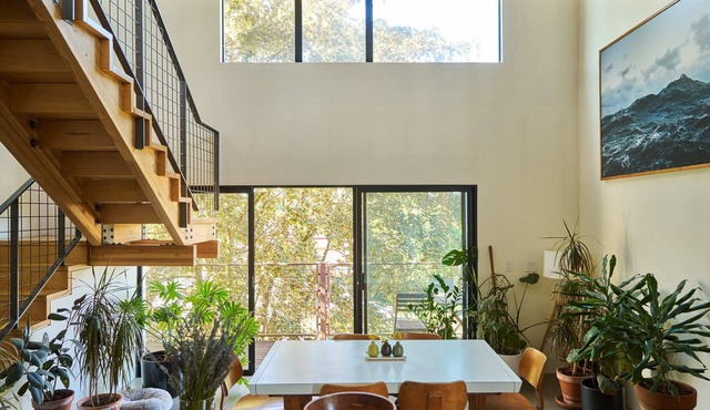 Open plan 2 story corner loft on Division Street. 2 balconies, nbeautiful views!