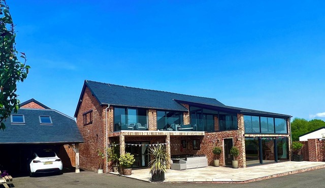 Open plan barn conversion in Herefordshire