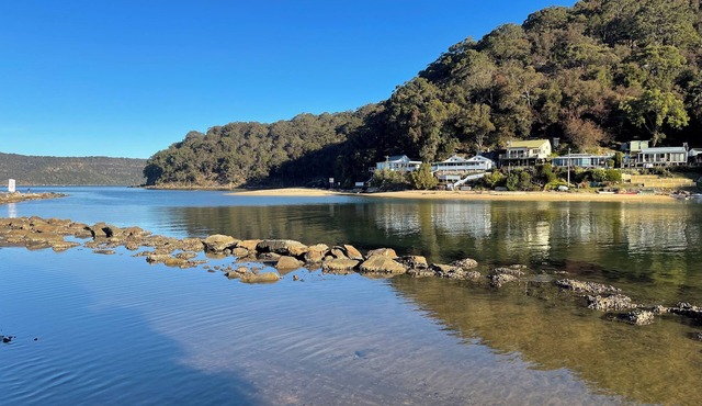 Open Plan Coastal Beauty in Patonga Beach - pet friendly