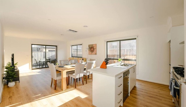 Open-Plan Comfort | Sunny Living | BBQ @ Backyard