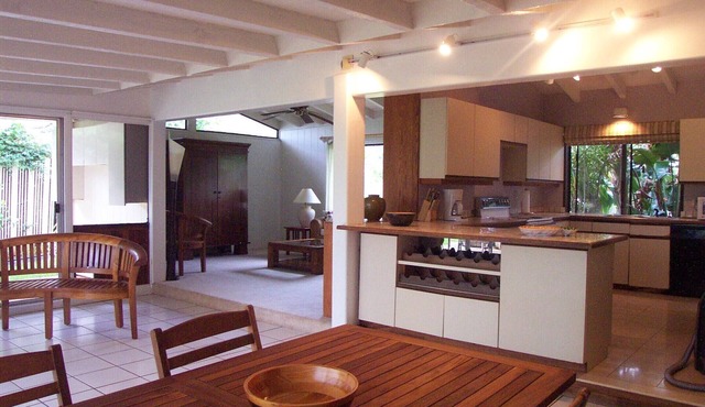 Open-Plan Lush Garden Home Near Kailua & Lanikai Beaches