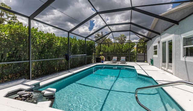 ☀️Open, private pool home! Close to beaches, shopping, golf and baseball.
