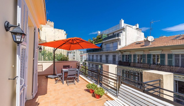 Open Sky Terrace Downtown Studio