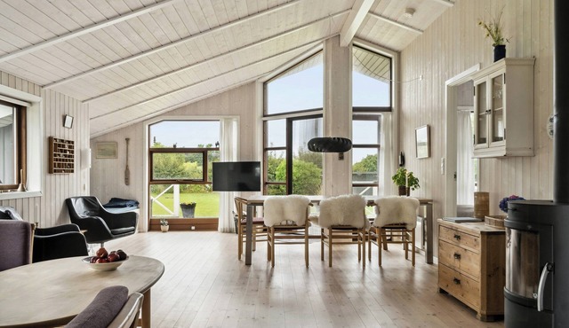 Open spaces and cozy corners in Ristinge