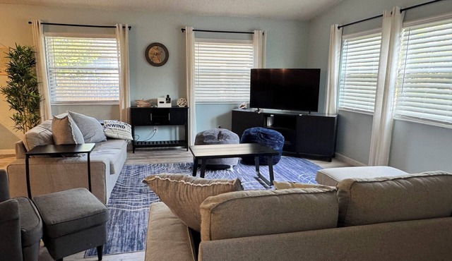 Open, Spacious 4-bedroom house a short walk from the water in Jacksonville Beach