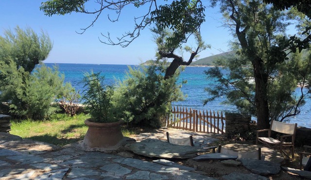 Open the gate, the sea is right there! Direct access to the sea.