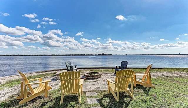 Open Water Home with lots of dolphin and manatee sightings. Boat docking.