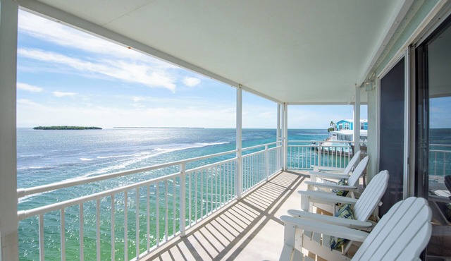 Open-water home with stunning views, 42' seawall for 40' boat, modern updates, large balcony