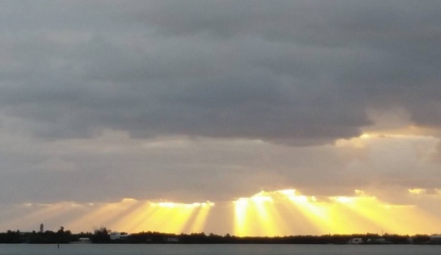 Open Water Modern Home 2/2