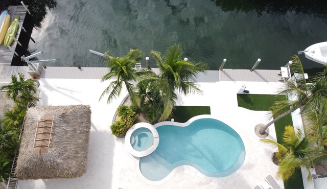 Open Water views, 100' dock Private Pool Ice machine DIRECT ACCESS open water