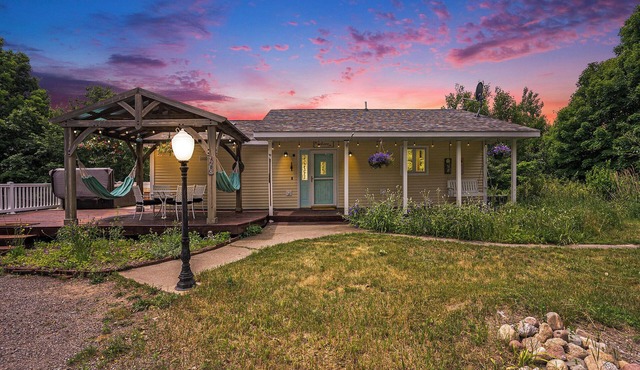 Open year round - Spacious 5-bedroom house with views of Lake Michigan in Mears