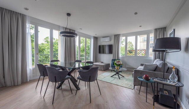 Opera, 2BR/2BA, 6 people