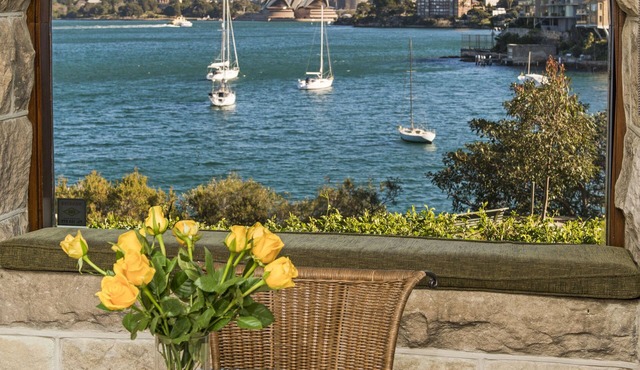 Opera House & Harbour Bridge views. All-inclusive 2–4 guests, steps to foreshore