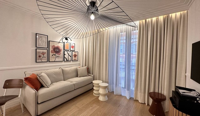 OPERA PROMENADE 2 – Renovated 1 min to Beach Air Conditioning