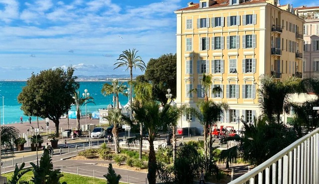 OPERA PROMENADE 4 Renovated 3 Bedrooms Balcony Sea View AC