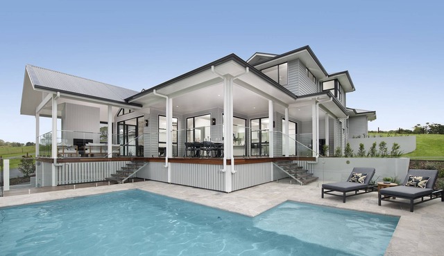 Ophelia l Grand Lady of Maleny l Heated Pool