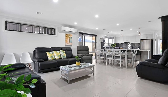 Ophir - Large Entertainer, Sleeps 11