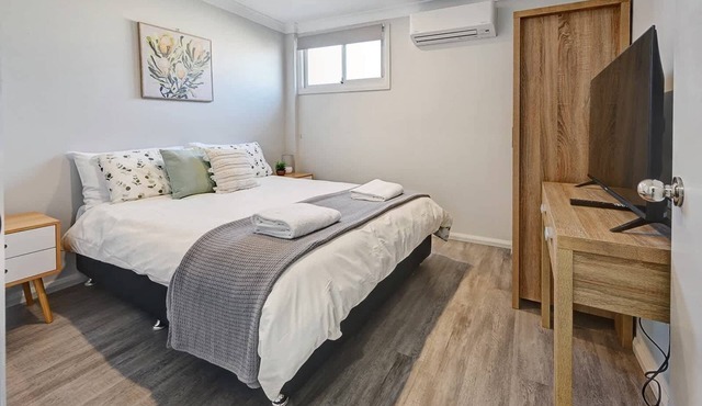 Ophir Studio - Ideal for Work, BBQ