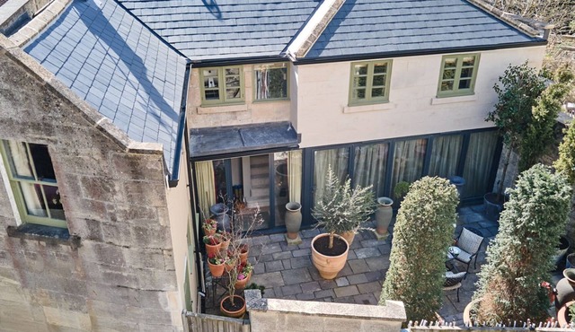 Oppulent Lansdown Crescent Mews House with Free parking - Pass the Keys