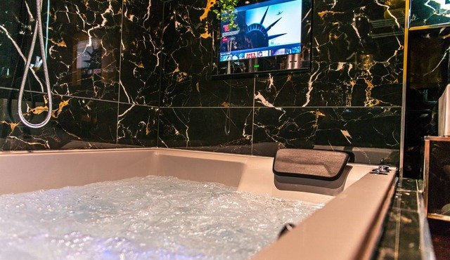 Optimal Apartments -Presidential Jet Hot Tub Suite