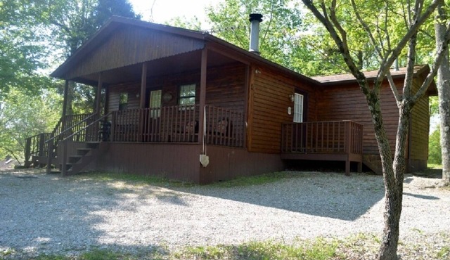 Optimum Cabin 12 with Jacuzzi and HOT TUB on Patoka Lake in Southern Indiana