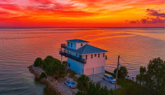 Optimystical Vista — Gulf-Front Escape with 270° Views & Elevator