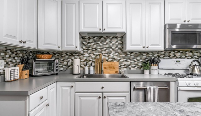 Option B -- Game Room, 2 Living Rooms, Patio, Kid & Pet Friendly, Location