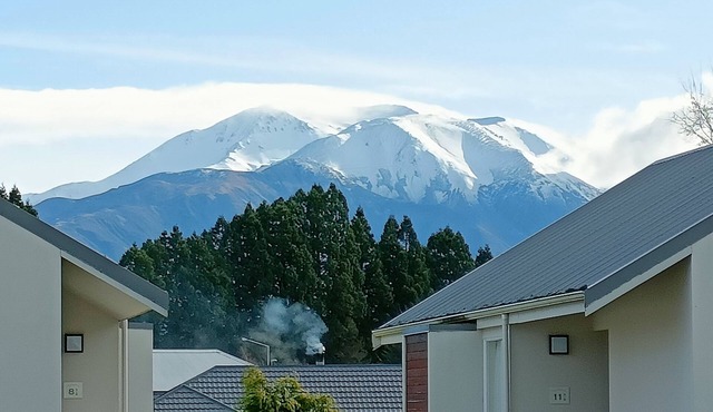 Opuke Crash Pad, enjoy Resort Facilities, Opuke Hot Pools, Ski Field.