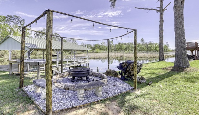 Opulence | Blue Lake House with Fire Pit