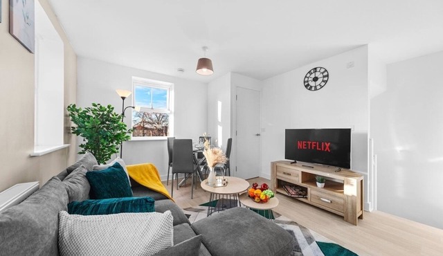 Opulent 2BR/2BA House with FREE Parking