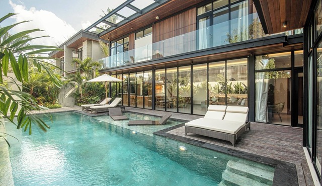 Opulent 6BR Villa, 400m from Canggu Golden Shore