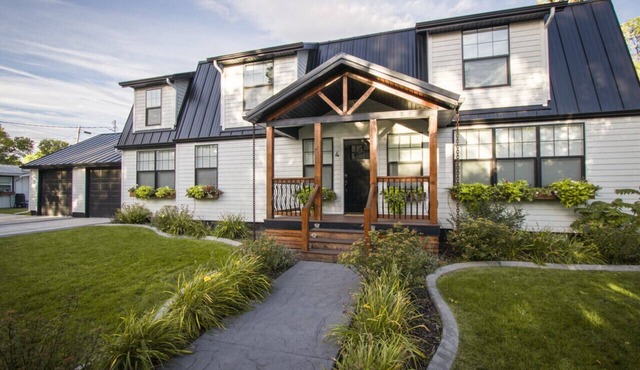 Opulent Great Falls 5-Bedroom Luxe Retreat with Hot Tub and Exquisite Finishes