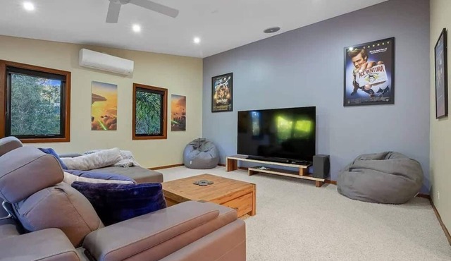 Opulent Oasis: Exclusive Getaway for 9