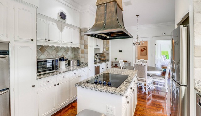 Opulent Ocala Mansion w/Private Pool & Hot Tub!