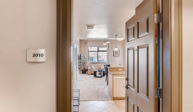 Opulent Ogden Luxury High Rise 20th floor Queen