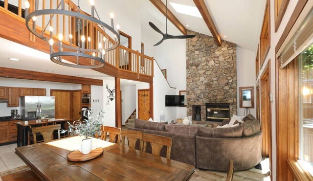 Opulent Retreat Amidst Blue Ridge`s Serenity * Dog Friendly * Hot Tub