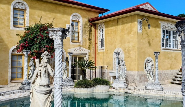 Opulent Serene apartment @ Palazzo Sophia Byron panoramic seaview & sugarfields