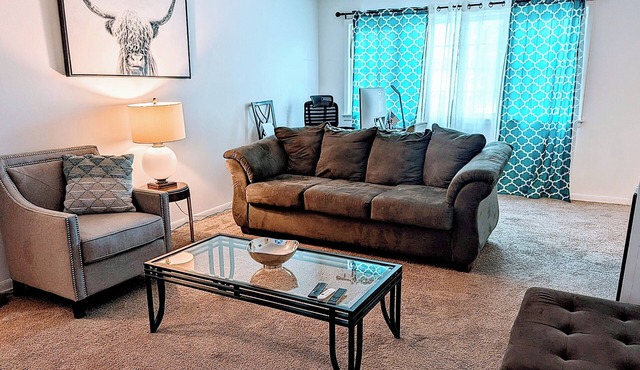 OpulentUrban Retreat: Luxe Living