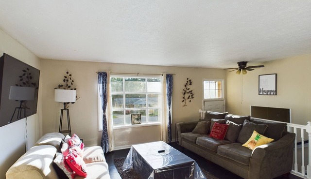 Opuluxe Enjoy Fayetteville's 4 BR Hidden Gem!
