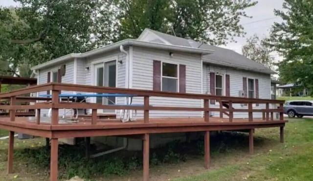 Oquawka Cottage With River View