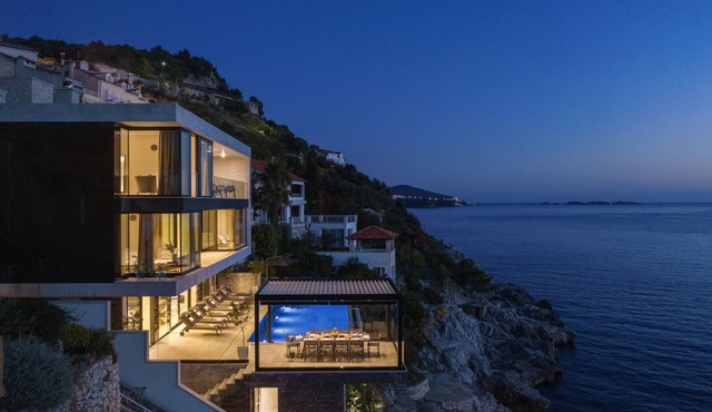 ORA Villas - Luxurious Waterfront Villa Amelie