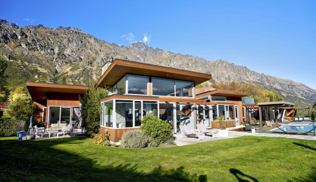 Oraka Lakeside Retreat - Hosted by NZSIR Luxury Rental Homes