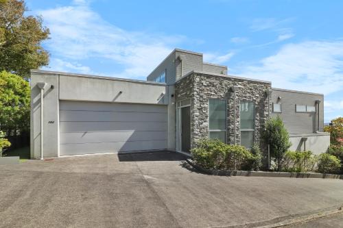 Orakei Oasis l Quality 3 Bed House inc Views
