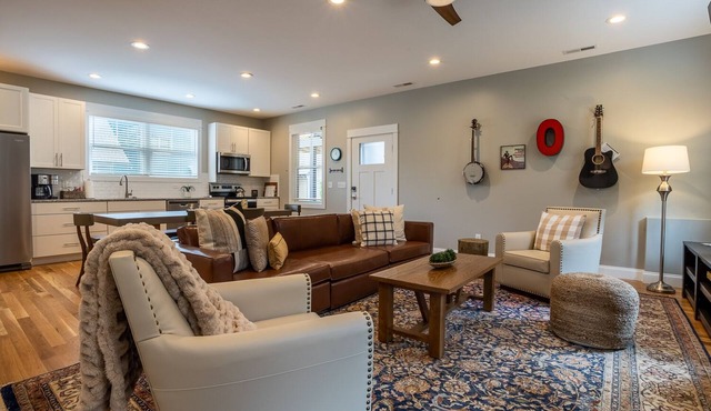 Orange Blossom | Asheville Villa with Hot Tub