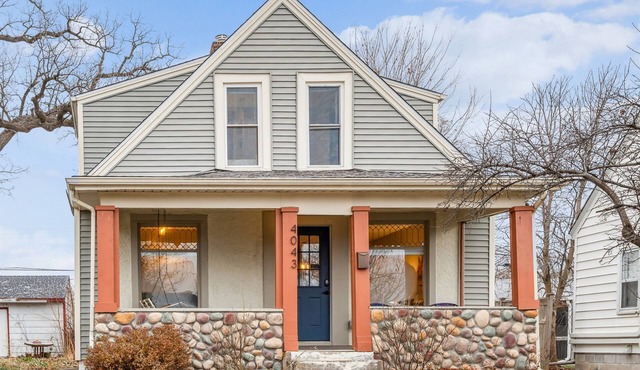 Orange Blossom House 10 Minutes from Downtown MPLS Blocks from Light Rail