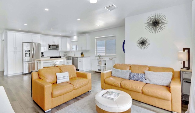 Orange Dream in the Sky, Pool 3 bed 2 bath