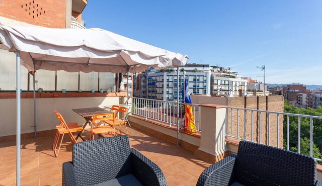 Orange Duplex with sunny terrace in Barcelona